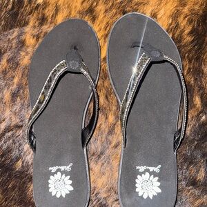 Havaianas Black and Silver Sandals with Classic Thong Design